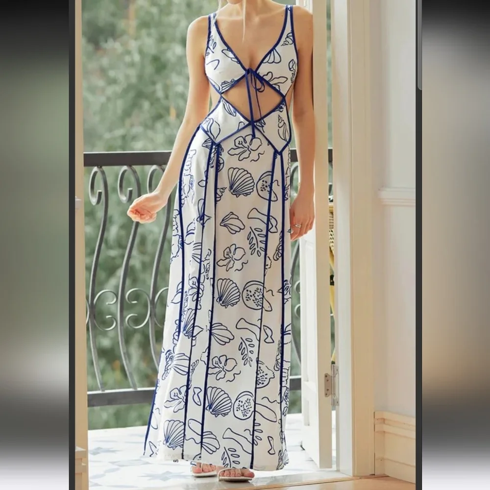 Maxi Dress with a blue marine print and contrast binding.  - Picture 5 of 7